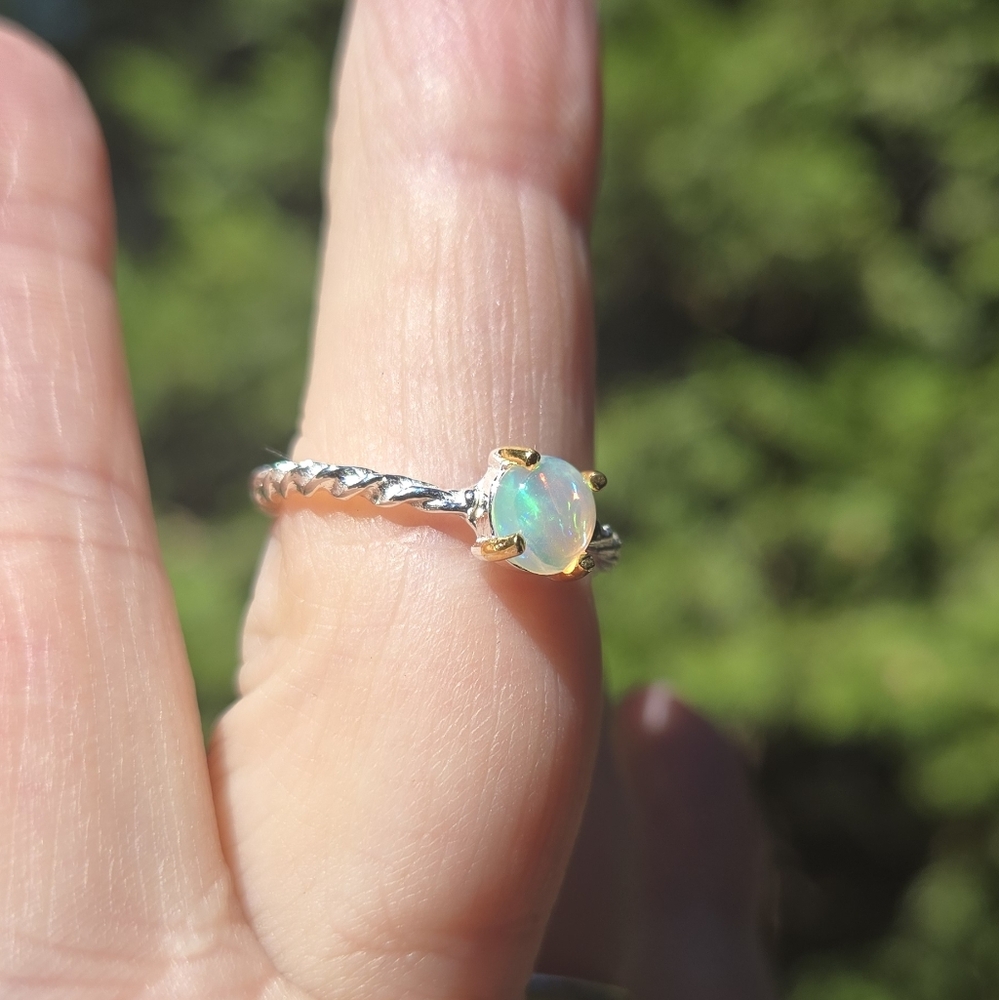 HOST PICK! 🎉🎊 Opal 1k Natural Sterling & Gold Women's Ring Sz7 - Picture 6 of 8